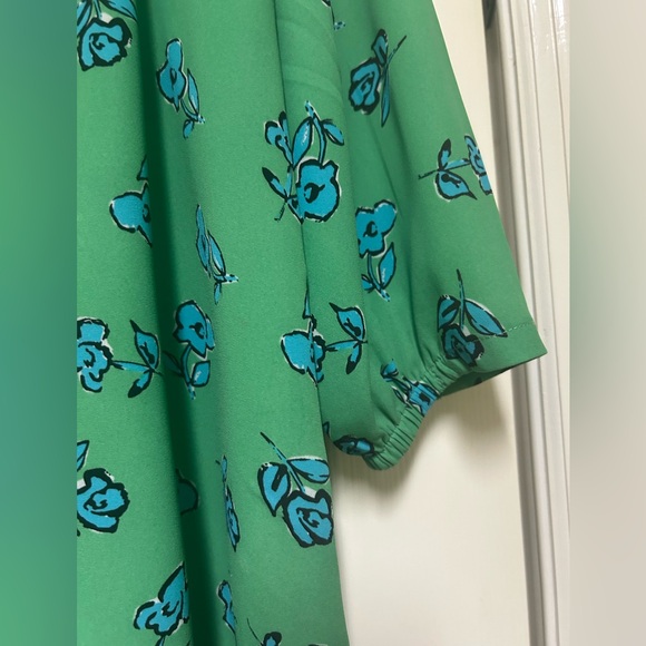 CAbi Kelly Green Floral Button-Up Top - Picture 5 of 8